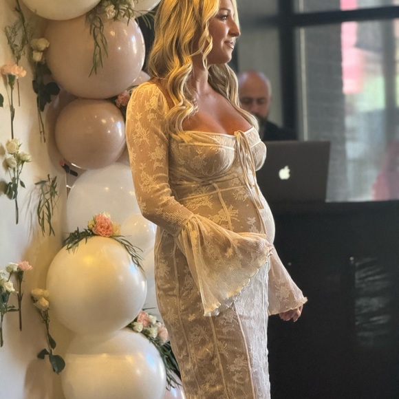 The prettiest dress EVER - Picture 5 of 6